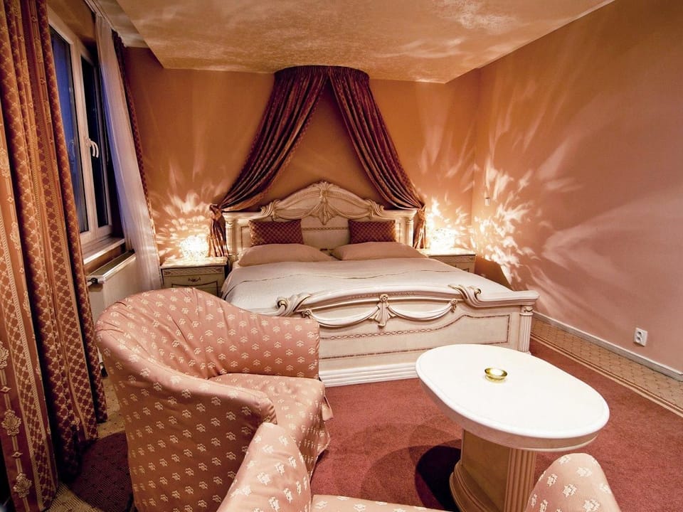 VIP Apartment | Premium bedding, desk, laptop workspace, soundproofing