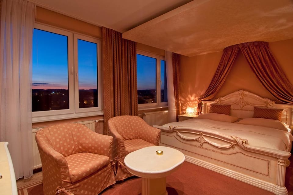 VIP Apartment | Premium bedding, desk, laptop workspace, soundproofing