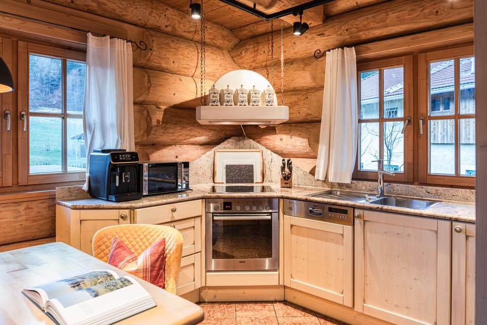 Traditional Chalet, 3 Bedrooms, Non Smoking, Jetted Tub | Private kitchen | Full-size fridge, microwave, oven, stovetop
