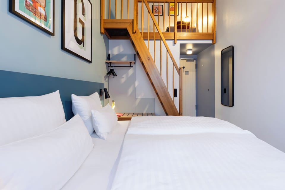 Hypo-allergenic bedding, in-room safe, desk, laptop workspace