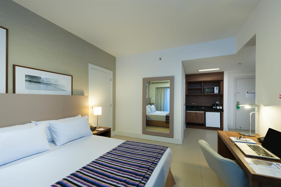 Hypo-allergenic bedding, minibar, in-room safe, desk