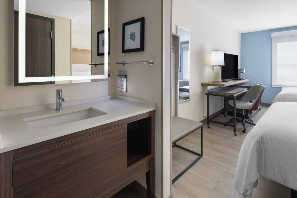 Hypo-allergenic bedding, in-room safe, desk, laptop workspace
