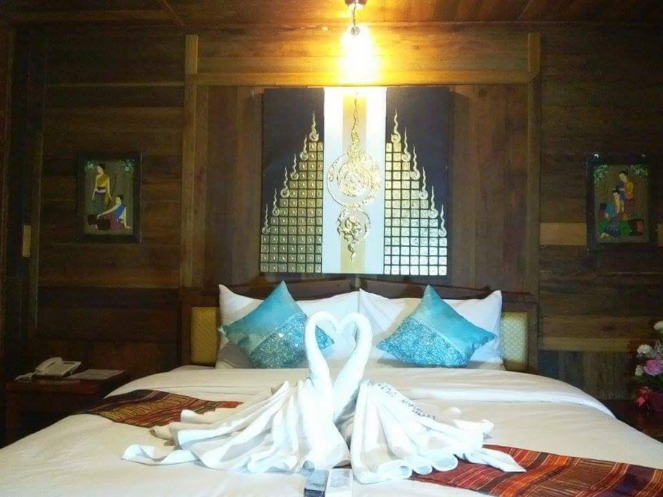 Thai House | Desk, free WiFi