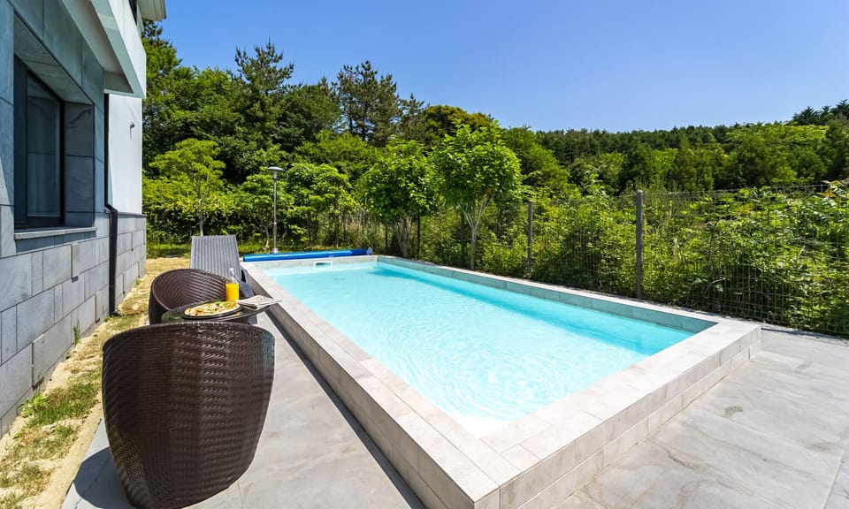 Private pool