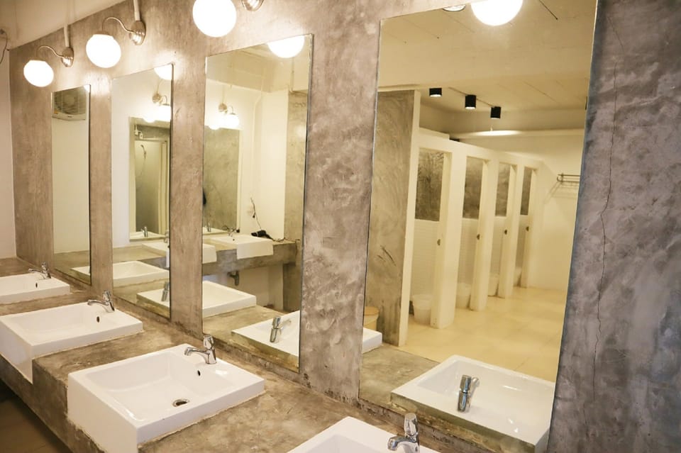 Hair dryer, bidet, towels, toilet paper