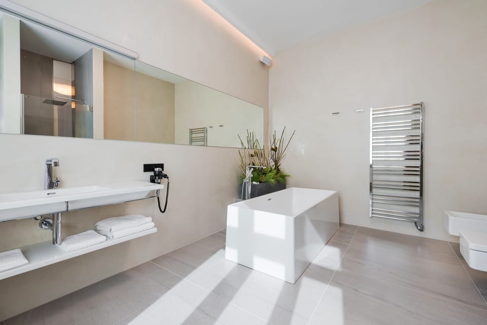 Junior Double Room, Balcony | Bathroom | Free toiletries, hair dryer, slippers, towels