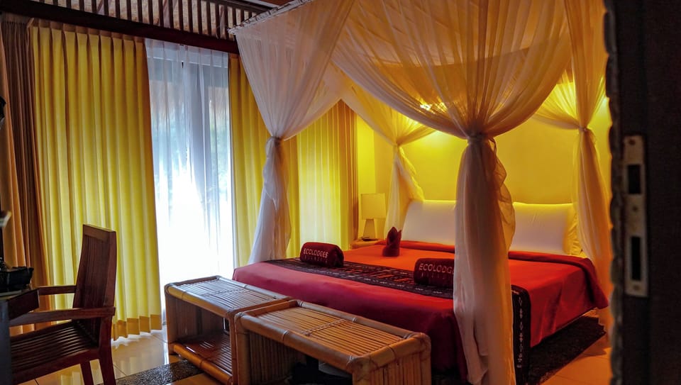 Superior Bungalow, Garden View | Desk, bed sheets