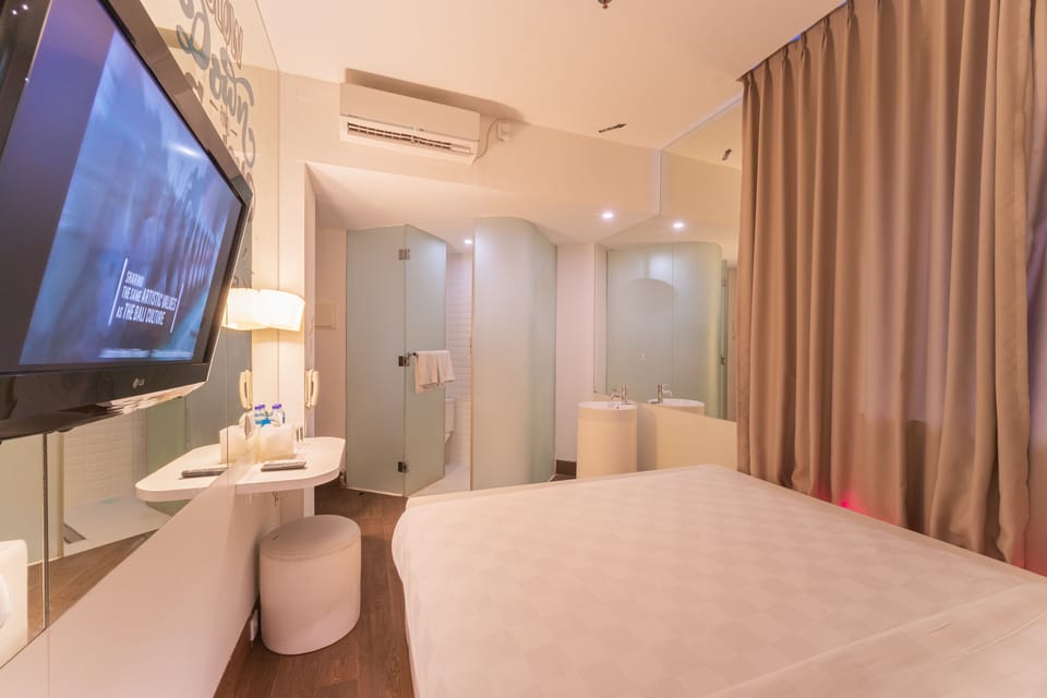 In-room safe, desk, soundproofing, WiFi (free)