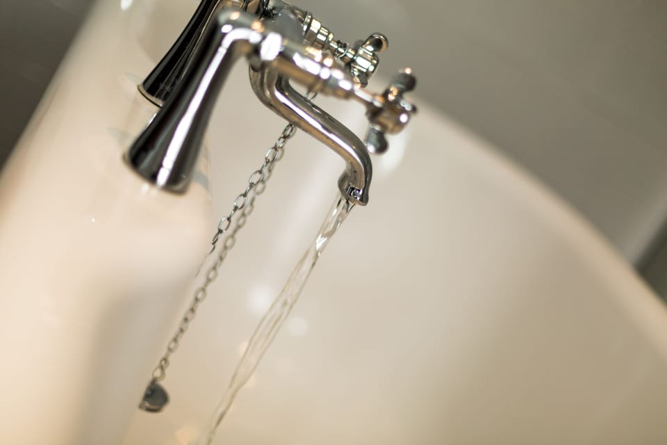 Classic Double or Twin Room | Bathroom | Hair dryer, bathrobes, slippers, towels