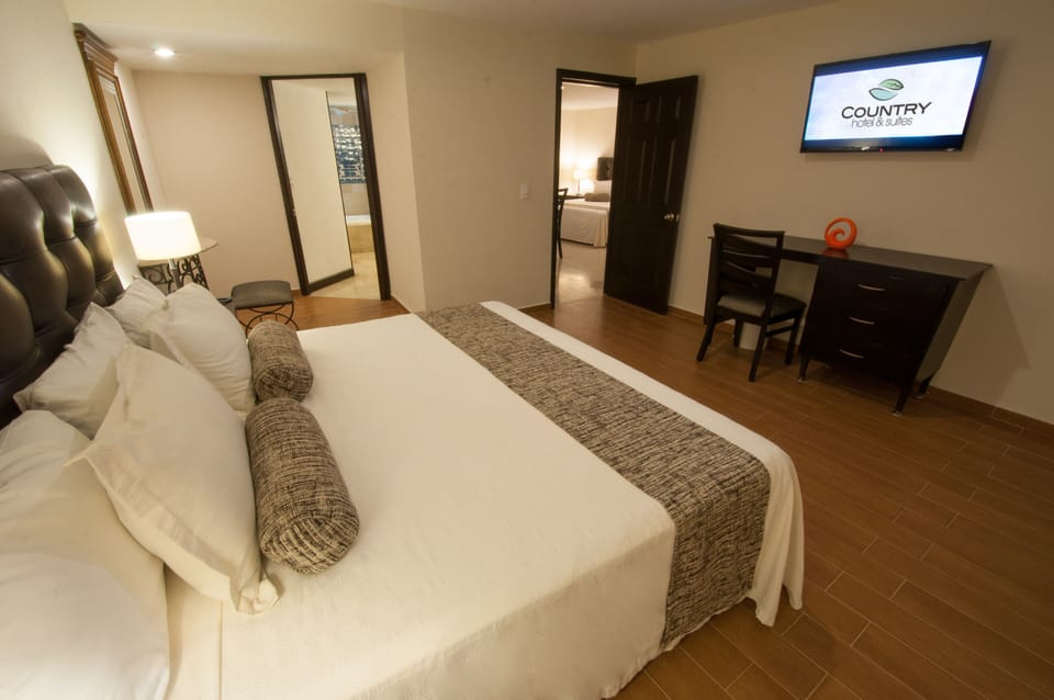 Family Suite | Premium bedding, in-room safe, desk, blackout drapes