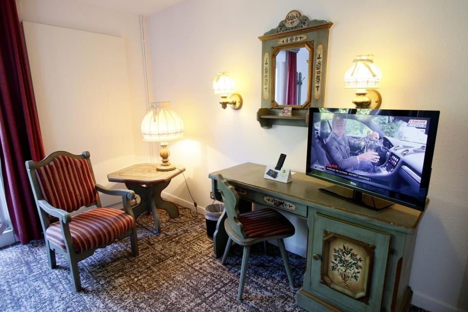 In-room safe, desk, soundproofing, WiFi (free)