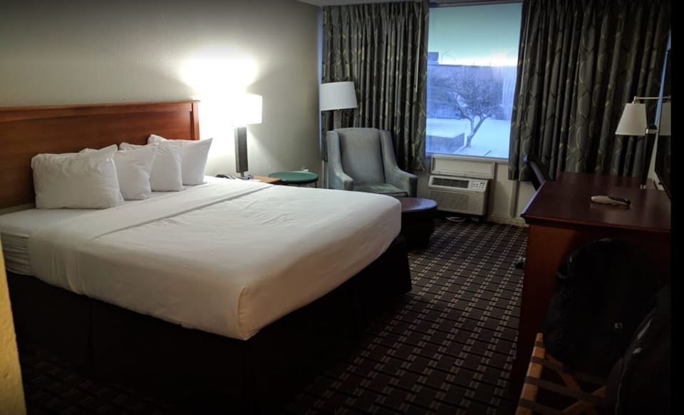 1 King Bed | In-room safe, desk, laptop workspace, iron/ironing board