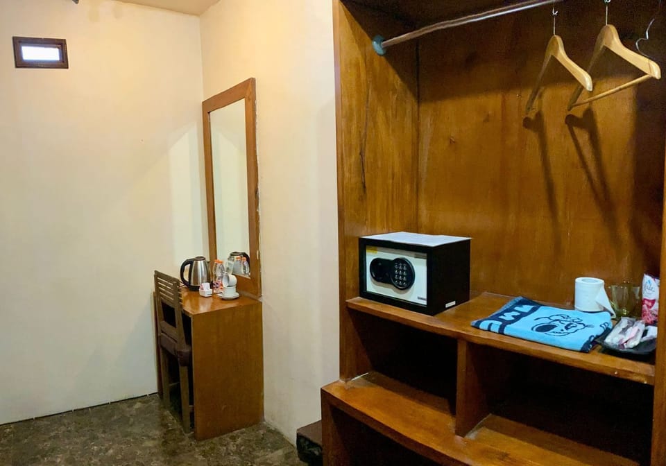 Standard Room, 1 Bedroom, Non Smoking, Garden View | Bathroom | Shower, free toiletries, hair dryer, towels