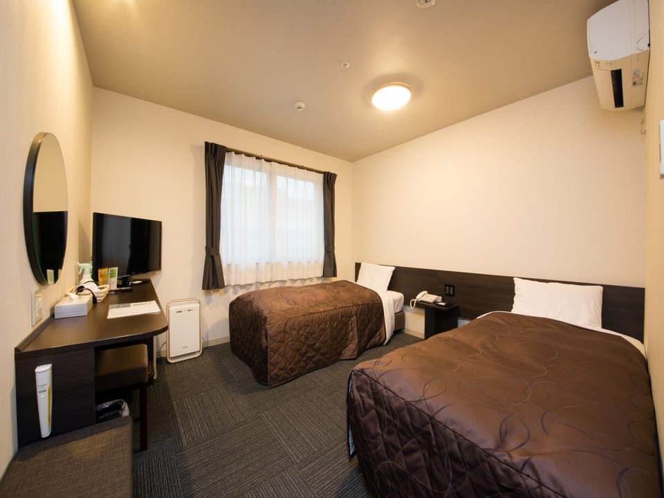 Desk, blackout drapes, soundproofing, free WiFi