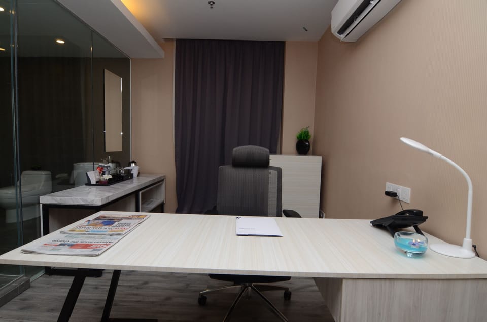 Suite | In-room business center