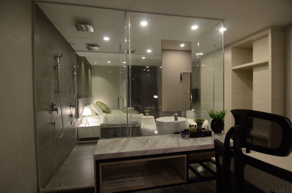 Suite | Desk, soundproofing, free WiFi, bed sheets