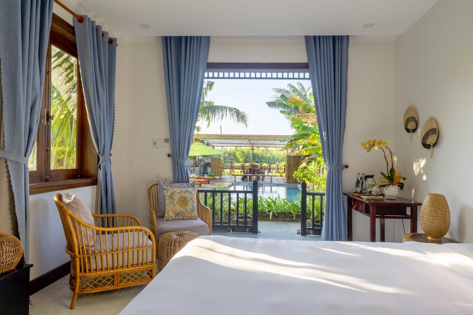 Deluxe Suite, 1 King Bed, Pool View | Minibar, in-room safe, desk, blackout drapes