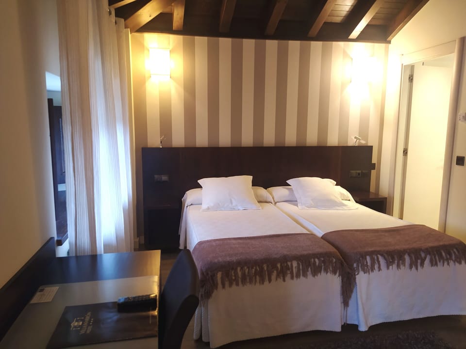 Standard Double Room | Desk, blackout drapes, free WiFi, bed sheets