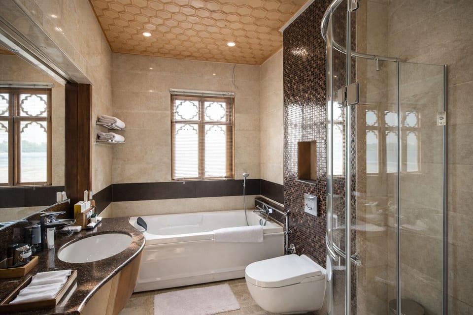 Theme Lake View Room | Bathroom | Free toiletries, slippers, towels, shampoo