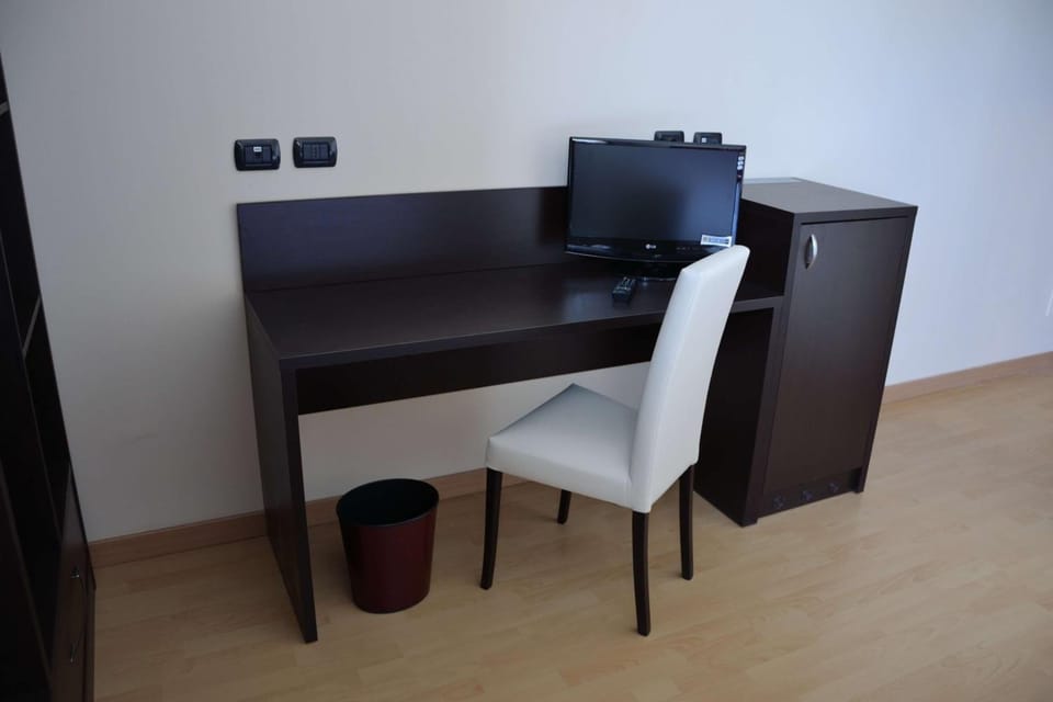 Minibar, in-room safe, desk, soundproofing