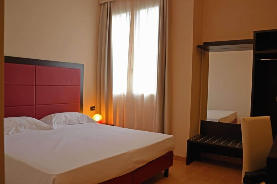 Minibar, in-room safe, desk, soundproofing