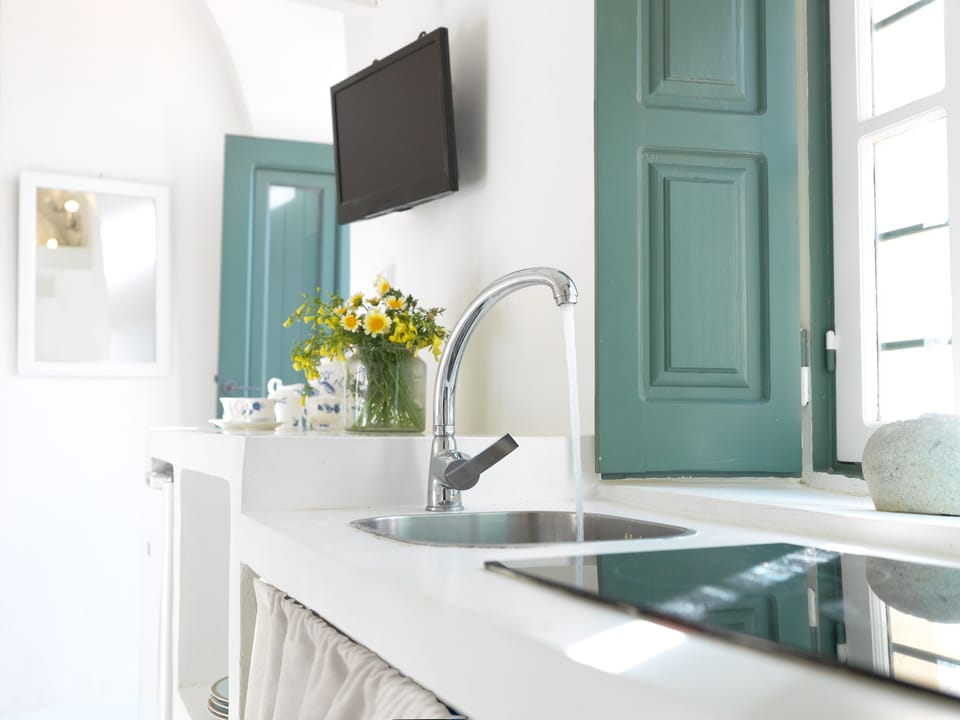 Alsaki Suite, street view | Iron/ironing board, free WiFi, bed sheets