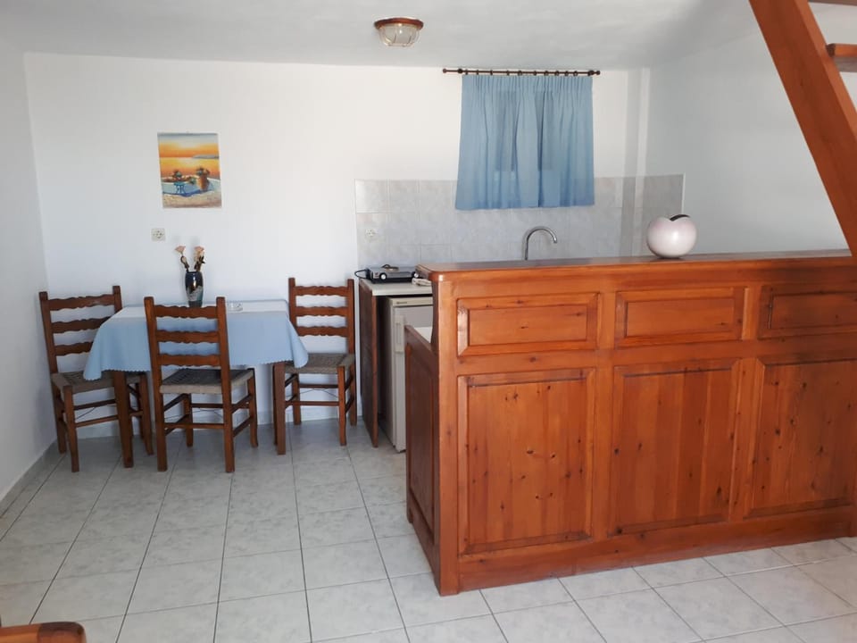 Duplex | Private kitchen | Fridge, stovetop, electric kettle, cookware/dishes/utensils