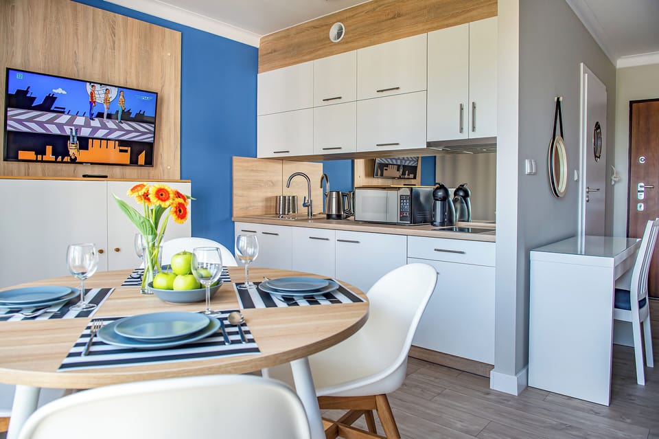 Apartment, 1 Bedroom | Private kitchen | Fridge, microwave, coffee/tea maker, electric kettle