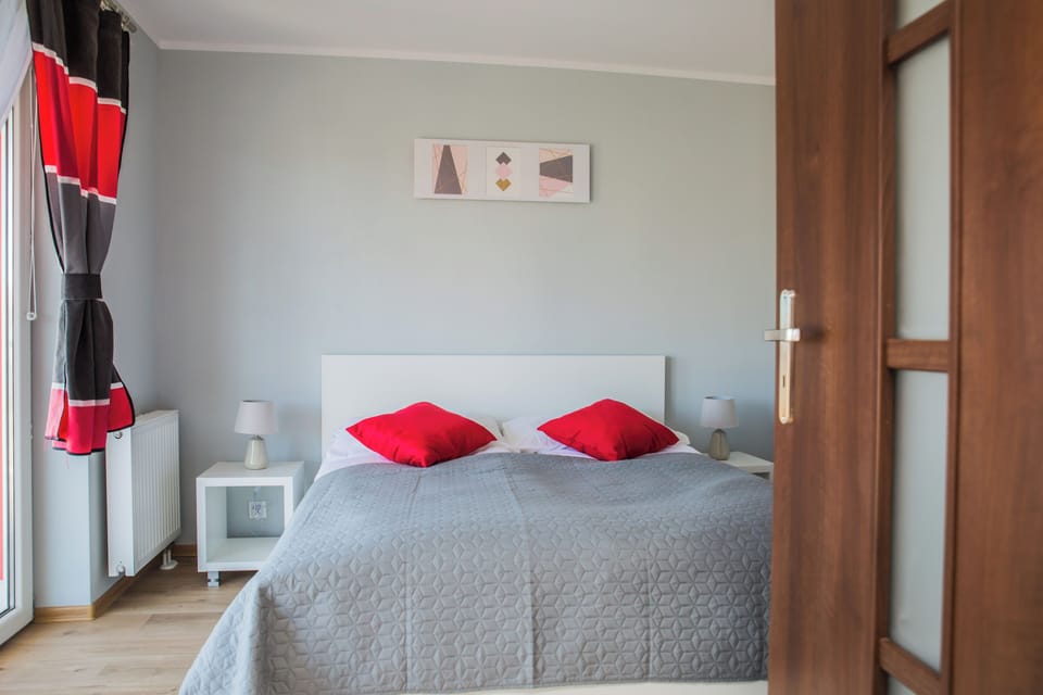 Apartment, 1 Bedroom, Balcony | 1 bedroom, soundproofing, cribs/infant beds, bed sheets