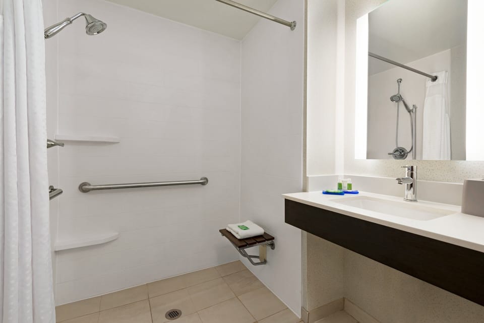 Hair dryer, towels