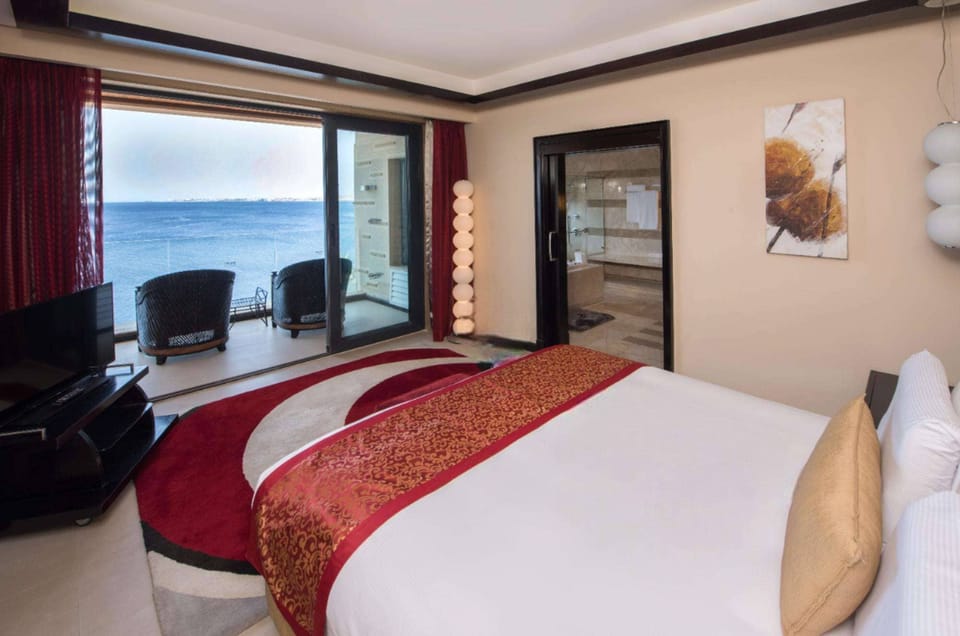 Infinity Suite (Adults Only) | Egyptian cotton sheets, premium bedding, minibar, in-room safe