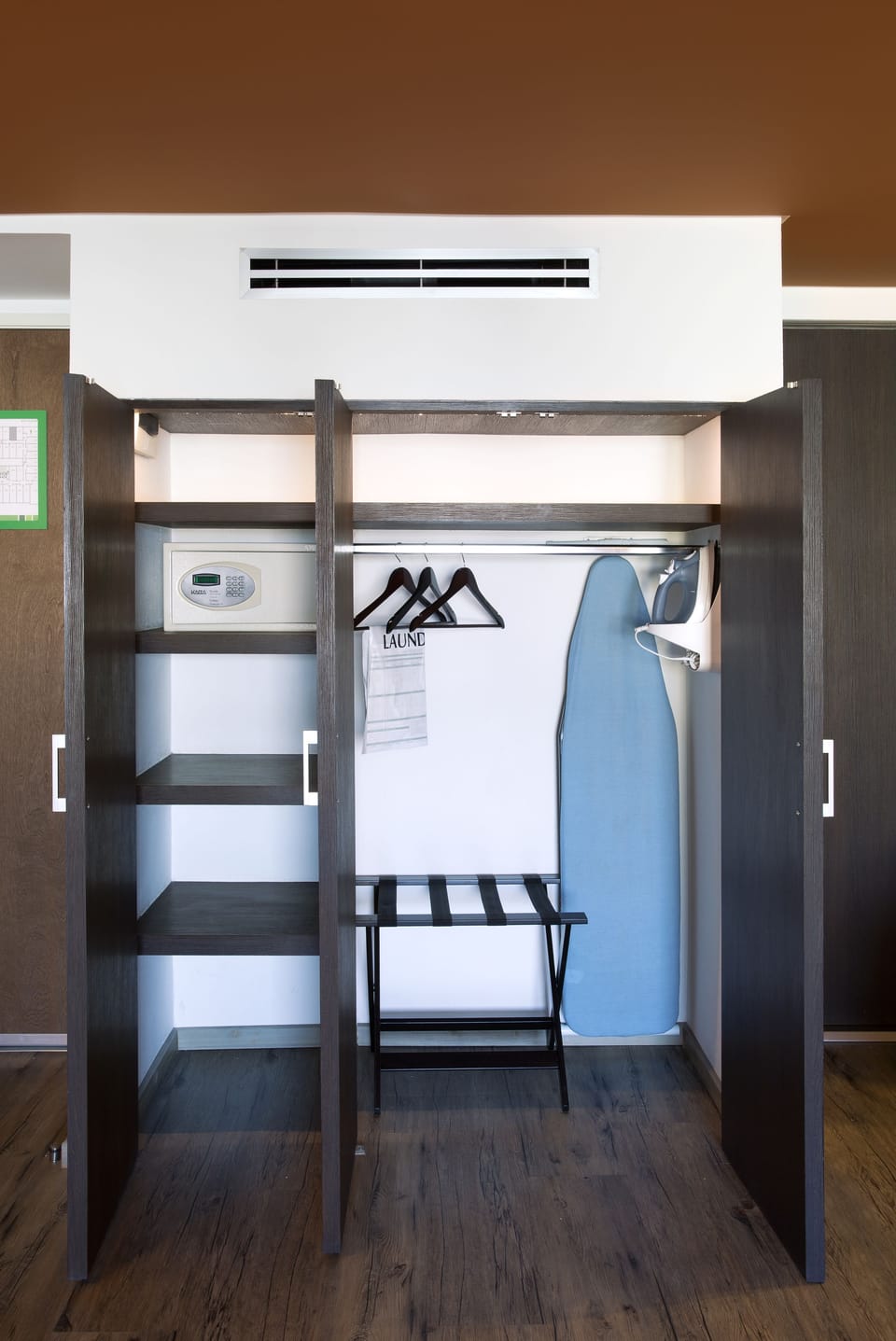 Standard Room | Premium bedding, in-room safe, desk, blackout drapes