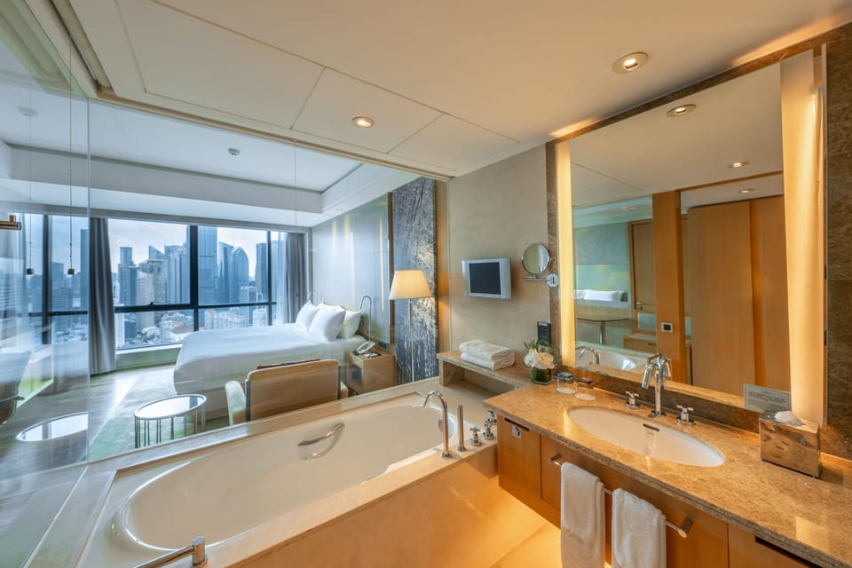 Executive Room | Bathroom | Separate tub and shower, free toiletries, hair dryer, bathrobes