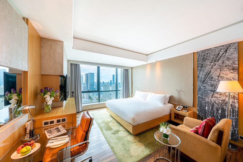 Executive Room | Minibar, in-room safe, desk, blackout drapes
