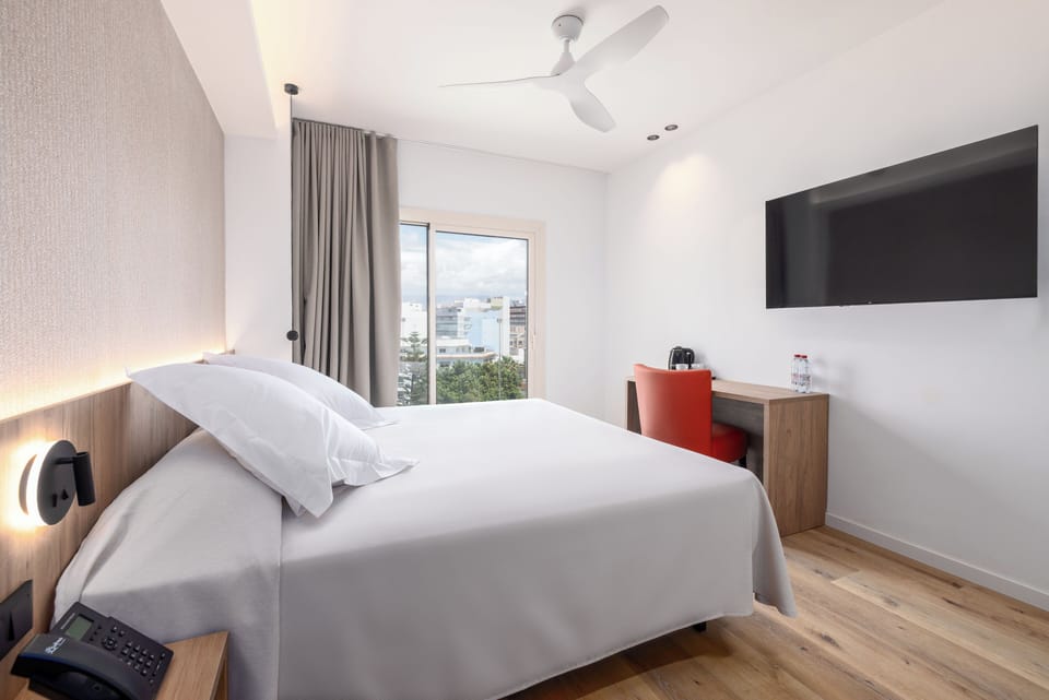 Double Room | Minibar, in-room safe, desk, free cribs/infant beds