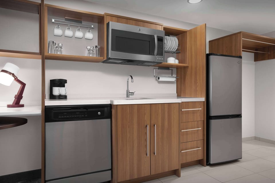Full-size fridge, microwave, dishwasher, cookware/dishes/utensils