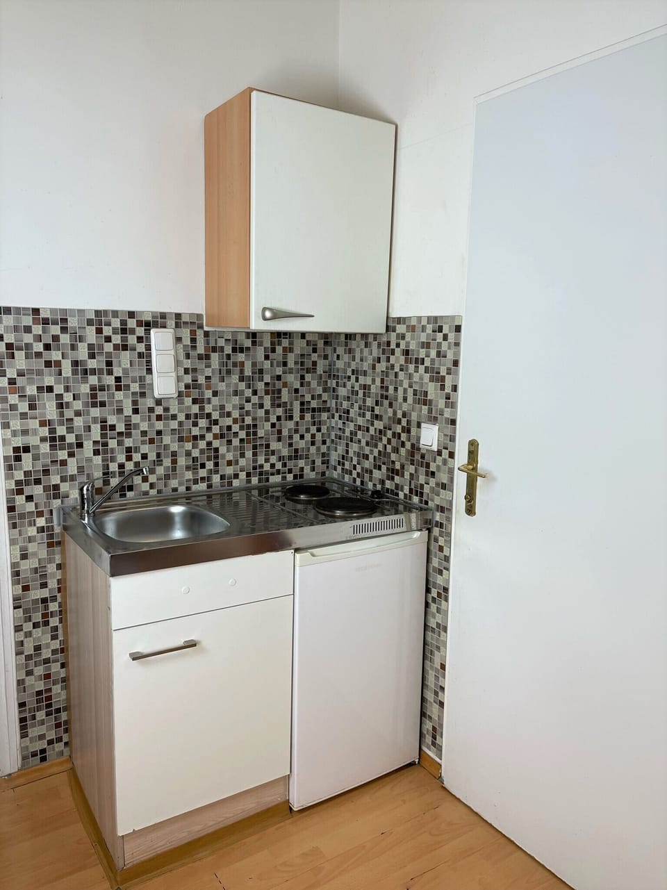 Family Room with Kitchen | Private kitchen | Shared fridge, microwave, cookware/dishes/utensils