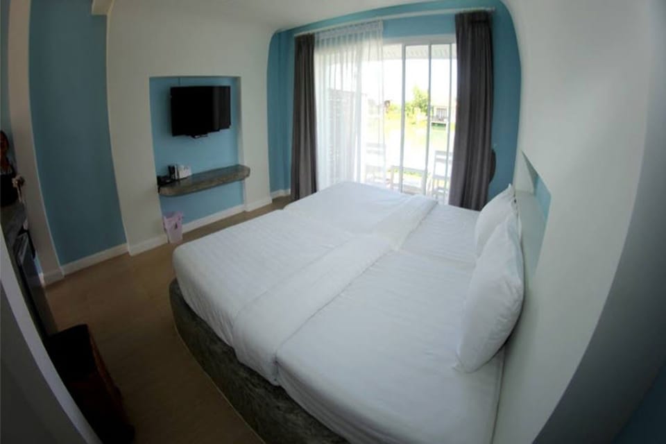 Standard Room | Minibar, desk, blackout drapes, soundproofing