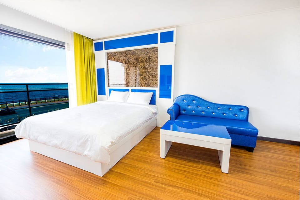 Room B (15py) | Blackout drapes, free WiFi, bed sheets