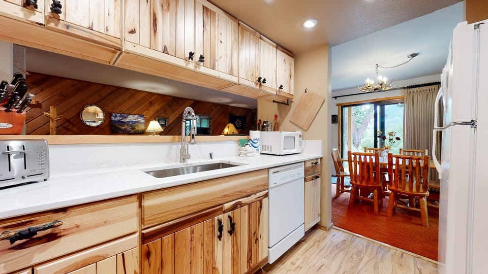 Condo, 1 Bedroom | Private kitchen | Fridge, microwave, oven, dishwasher