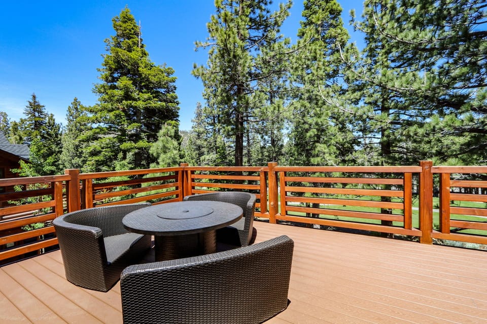 House, 4 Bedrooms | Balcony