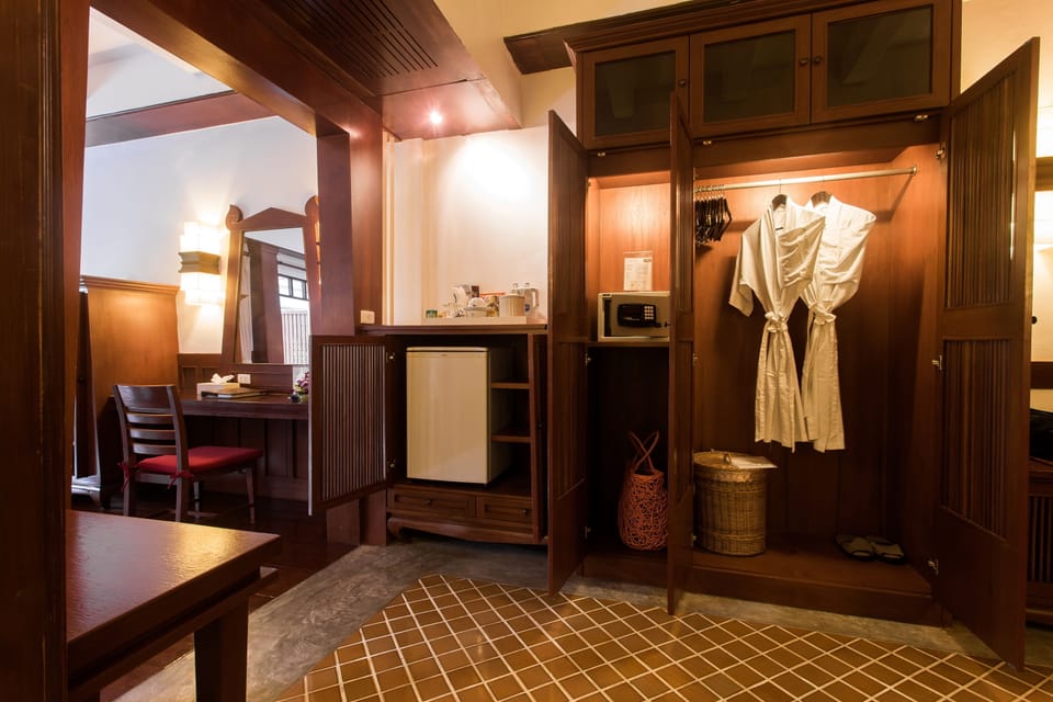 Deluxe Room, Pool Access | Premium bedding, Select Comfort beds, minibar, in-room safe