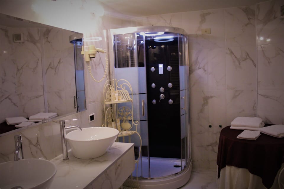 Romantic Studio Suite (Master) | Bathroom | Hair dryer, slippers, bidet, towels