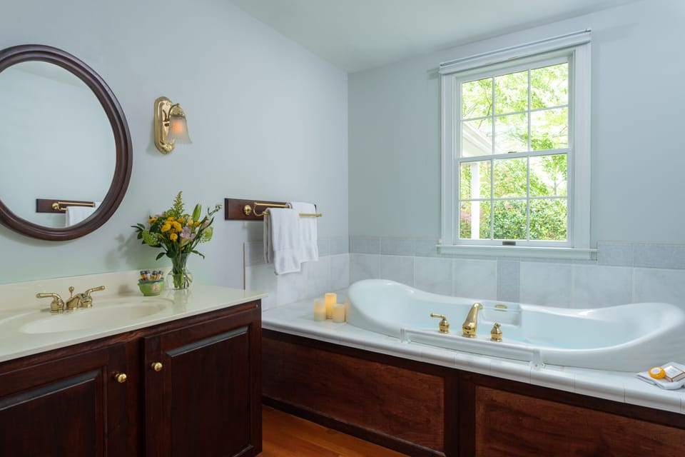 Deluxe Double Room, 1 King Bed, Jetted Tub, Garden View (Rose Room) | Bathroom | Hair dryer, bathrobes, slippers, towels