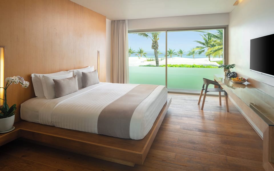 Deluxe Double or Twin Room | Minibar, in-room safe, desk, laptop workspace