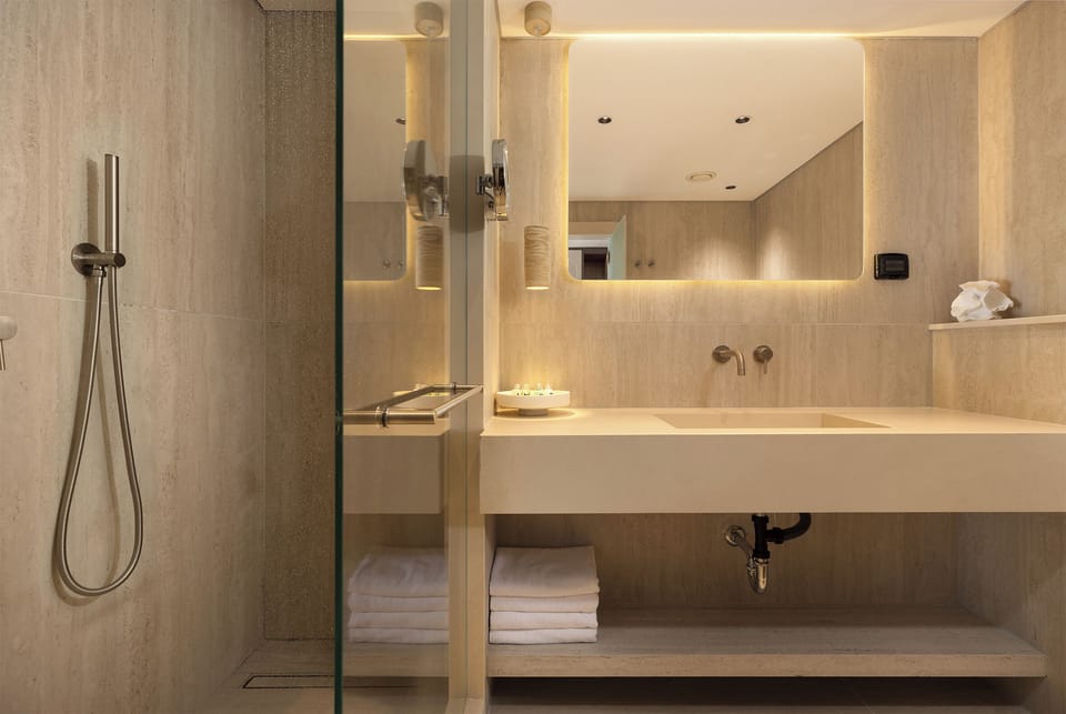Royal Premium Suite | Bathroom | Hair dryer, towels