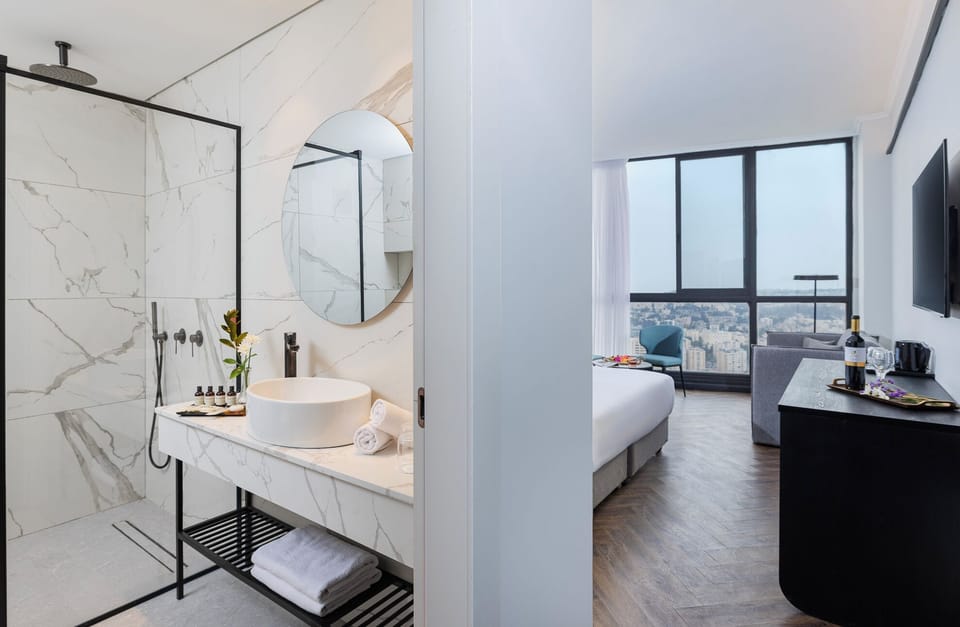 Standard Double or Twin Room | In-room safe, blackout drapes, iron/ironing board, free WiFi