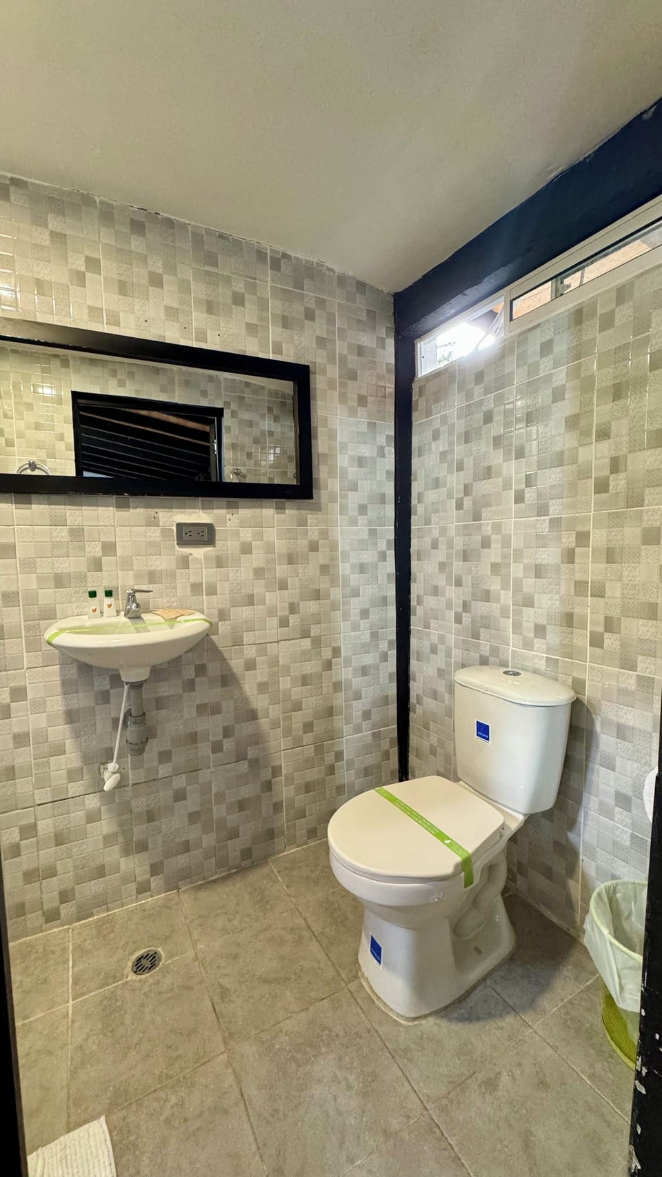 Shower, rainfall showerhead, free toiletries, hair dryer