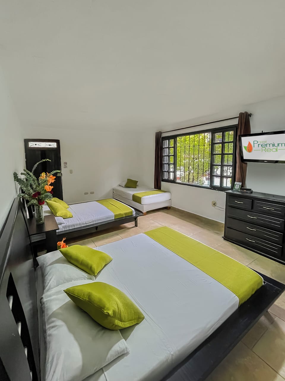 Standard Room | Hypo-allergenic bedding, minibar, in-room safe, laptop workspace