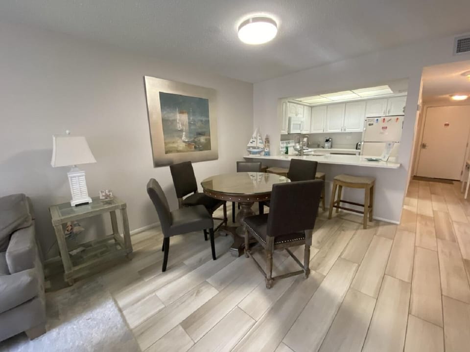 Condo, Multiple Beds (Bay Side - 343) | Dining